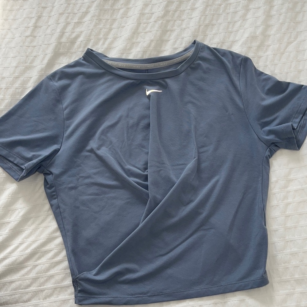 Nike Dri-FIT Twist Standard Fit Short-Sleeve Top
